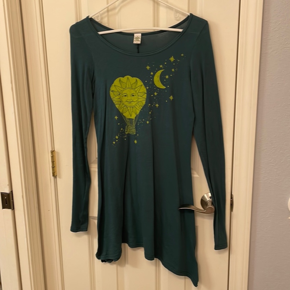 Soul flower size small tunic shirt with sun moon detail super cute like new